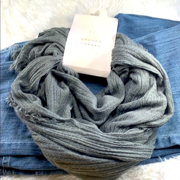 Woman’s LC Crinkle woven wrap scarf in grey - Picture 1 of 6